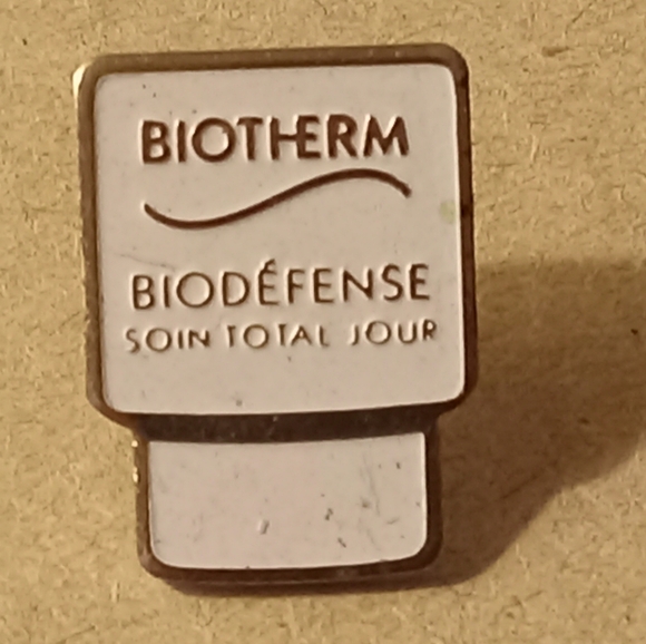 BIOTHERM French Vintage Pin - Picture 6 of 6